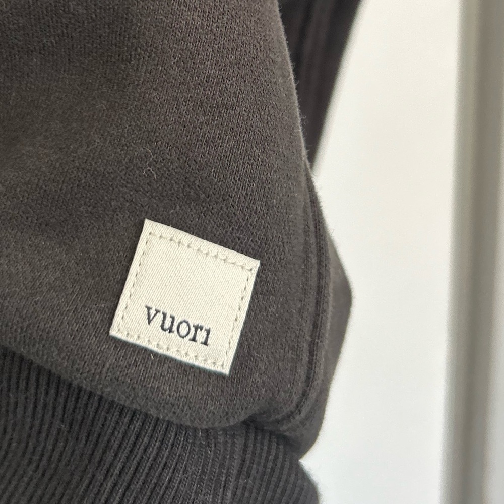 Vuori Women's Black V-Notch Pullover Sweatshirt Size Large Athleisure Cozy Chic - Picture 7 of 8